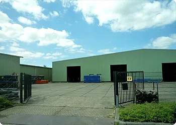 Het bedrijfspand van Roscom aan de Einsteinweg in Hellevoetsluis
